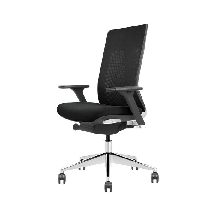 Tessera Sierra, silla negra con respaldo flexible y base de aluminio